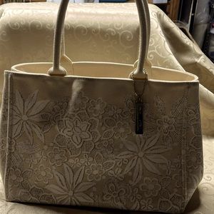 Oscar de la Renta pocketbook